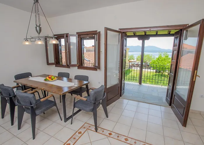 Ikies Zmas Apartment Chorto