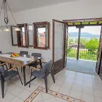 Ikies Zmas Apartment Chorto